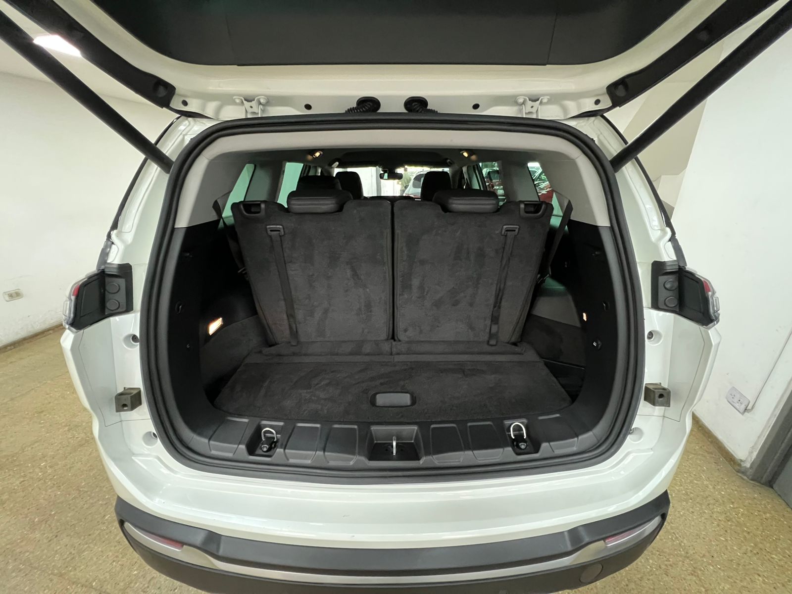 Mira esta publicación de Jeep Commander 2023 en Motordil