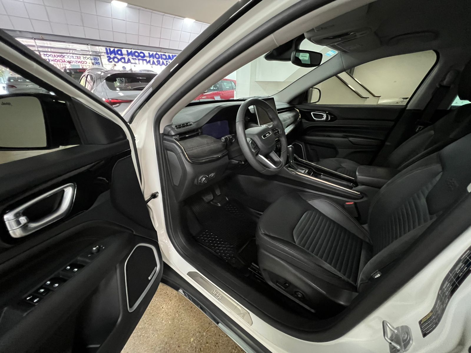 Mira esta publicación de Jeep Commander 2023 en Motordil