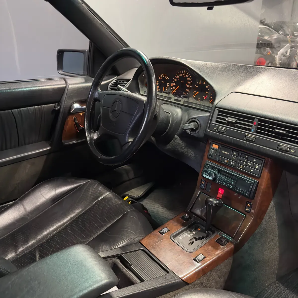 Mira esta publicación de Mercedes Benz SL 1994 en Motordil