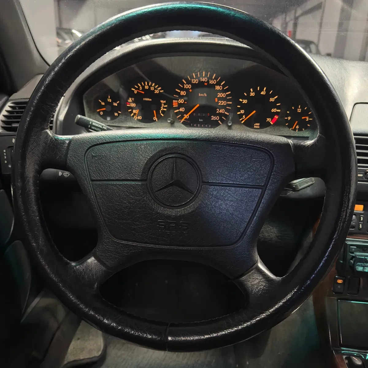 Mira esta publicación de Mercedes Benz SL 1994 en Motordil