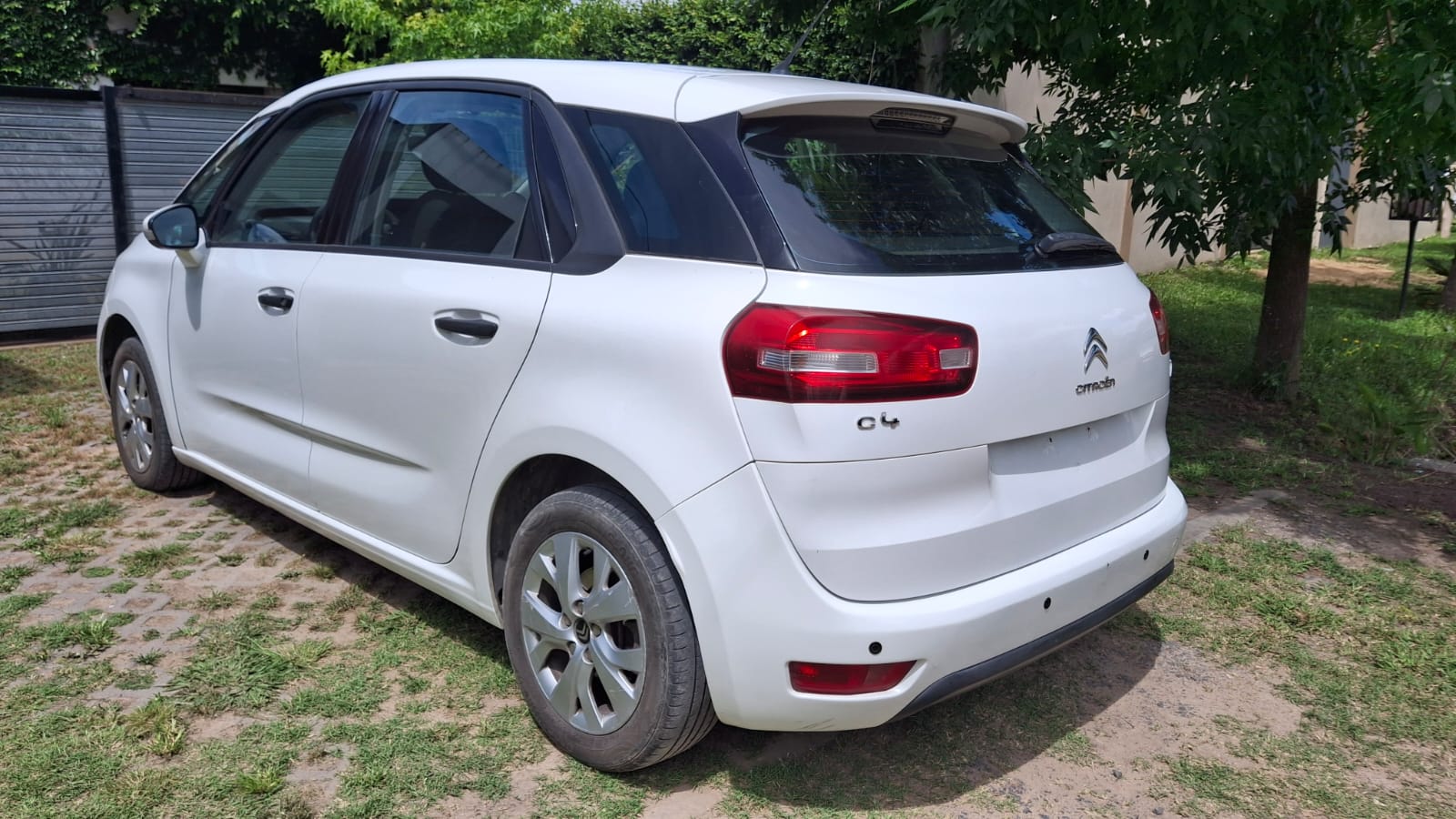 Mira esta publicación de Citroen C 4 Picasso 2014 en Motordil
