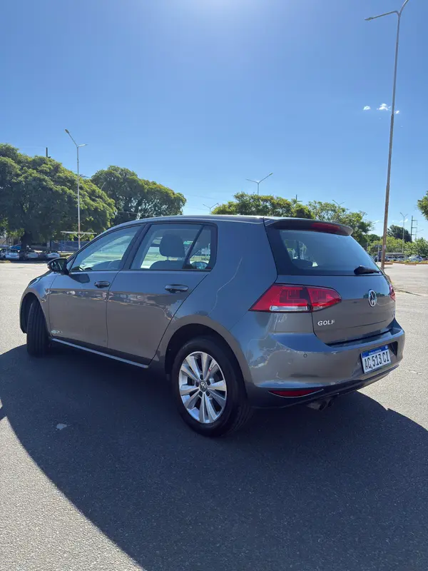 Mira esta publicación de Volkswagen Golf 2018 en Motordil