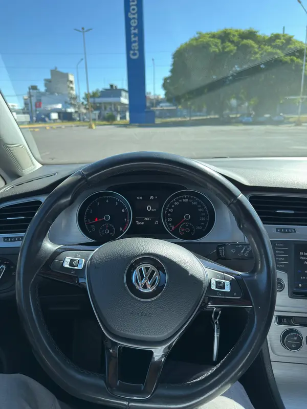 Mira esta publicación de Volkswagen Golf 2018 en Motordil