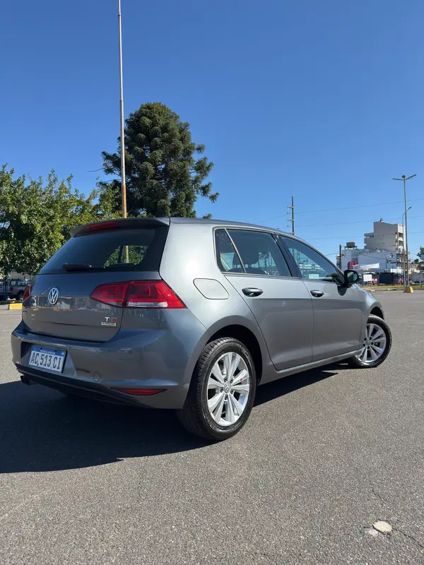 Mira esta publicación de Volkswagen Golf 2018 en Motordil