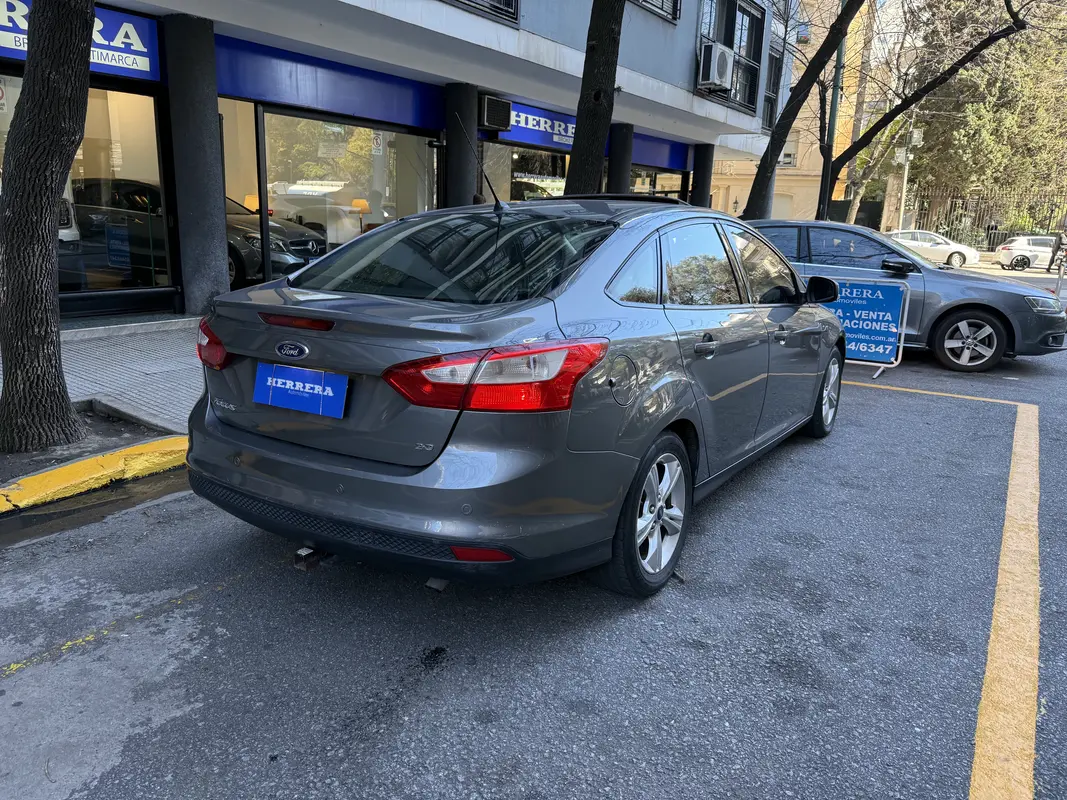 Mira esta publicación de Ford Focus 2015 en Motordil