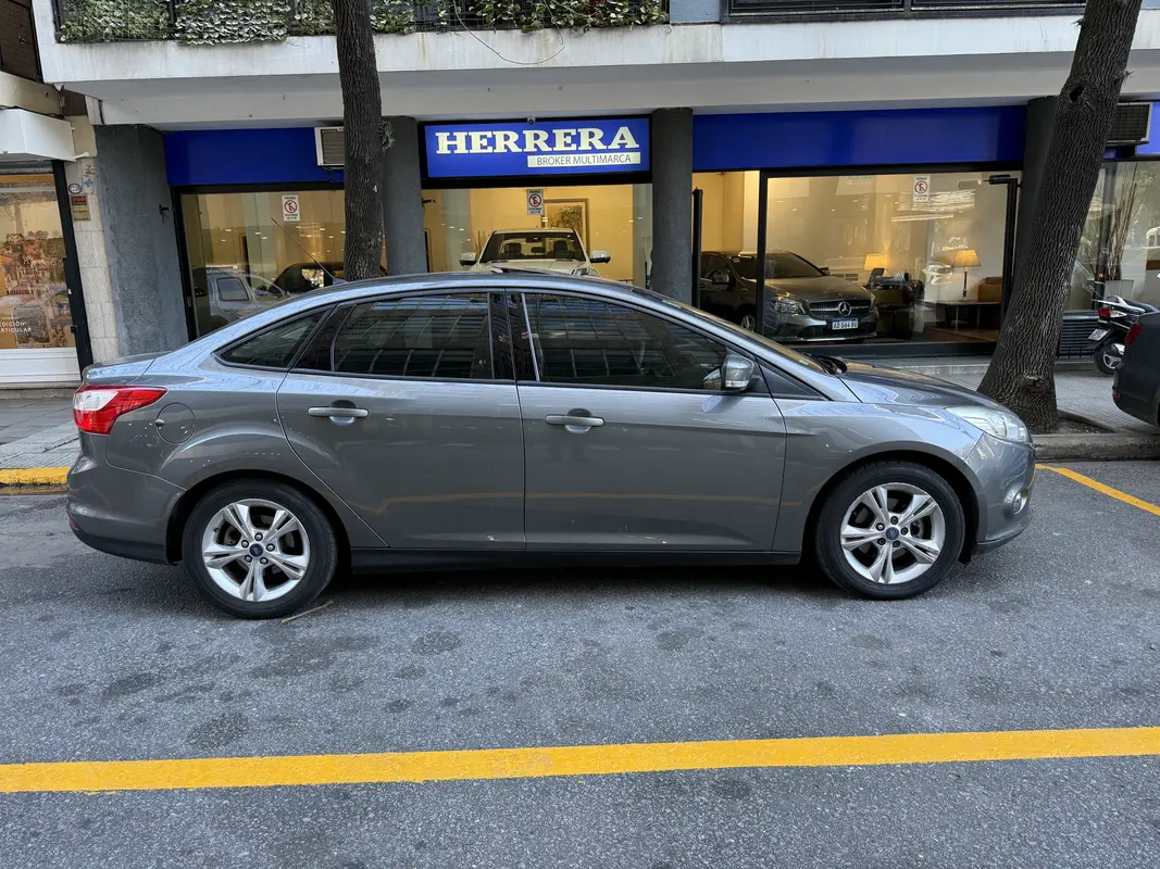 Mira esta publicación de Ford Focus 2015 en Motordil