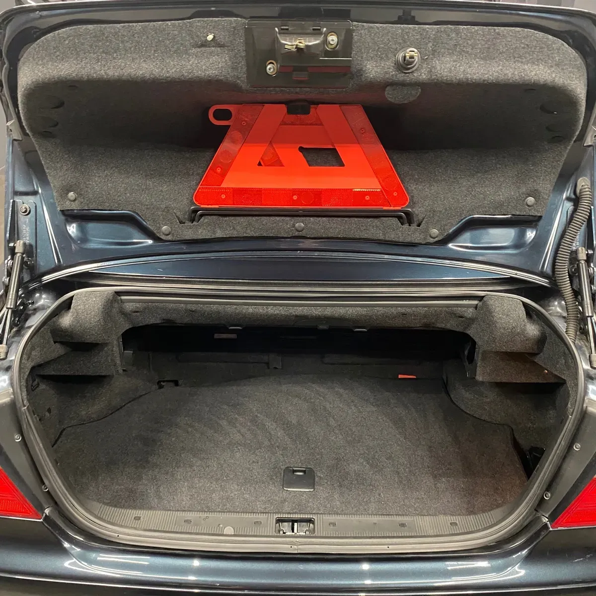 Mira esta publicación de Mercedes Benz CLK 2000 en Motordil