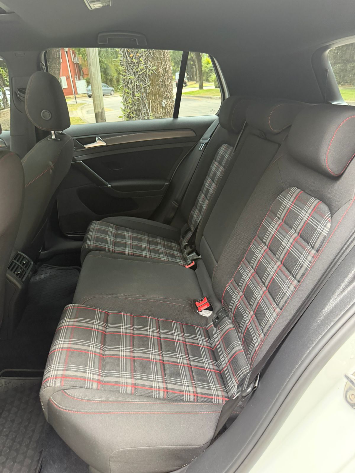 Mira esta publicación de Volkswagen Golf 2018 en Motordil