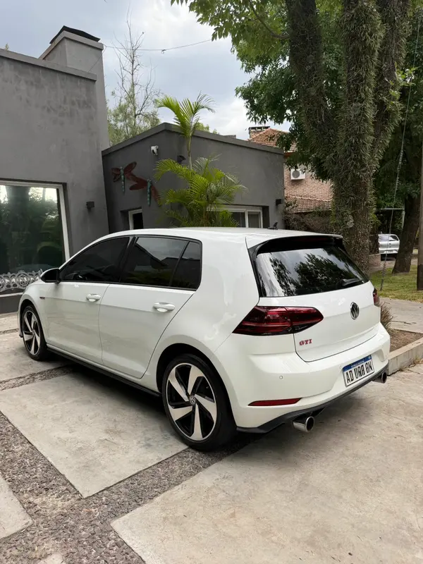 Mira esta publicación de Volkswagen Golf 2018 en Motordil