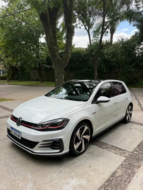 Mira esta publicación de Volkswagen Golf 2018 en Motordil