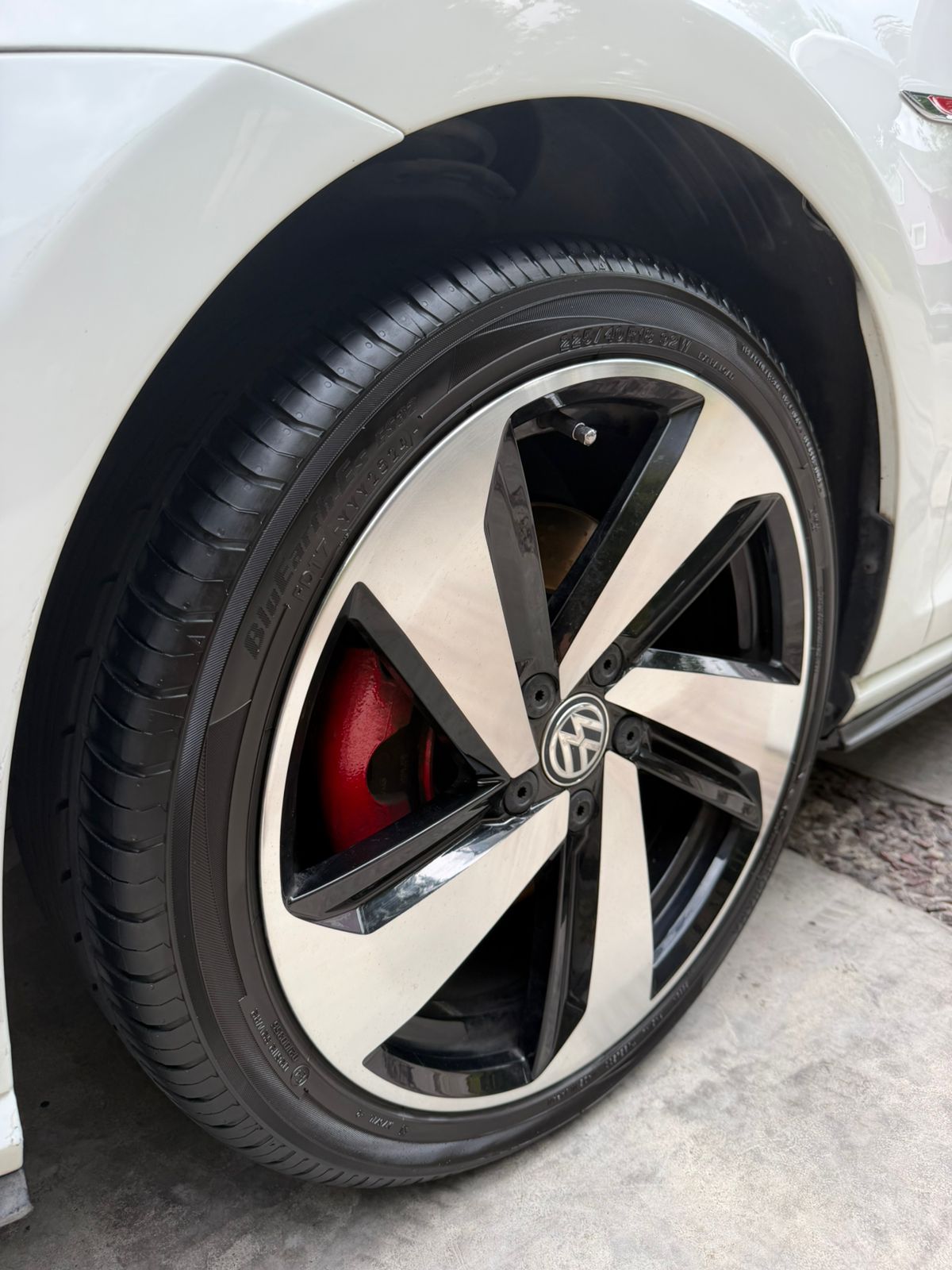 Mira esta publicación de Volkswagen Golf 2018 en Motordil