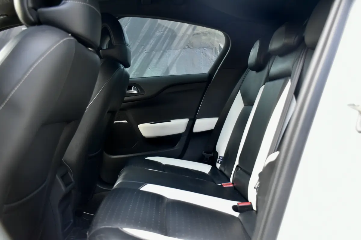 Mira esta publicación de Ds Automobiles DS4 2013 en Motordil