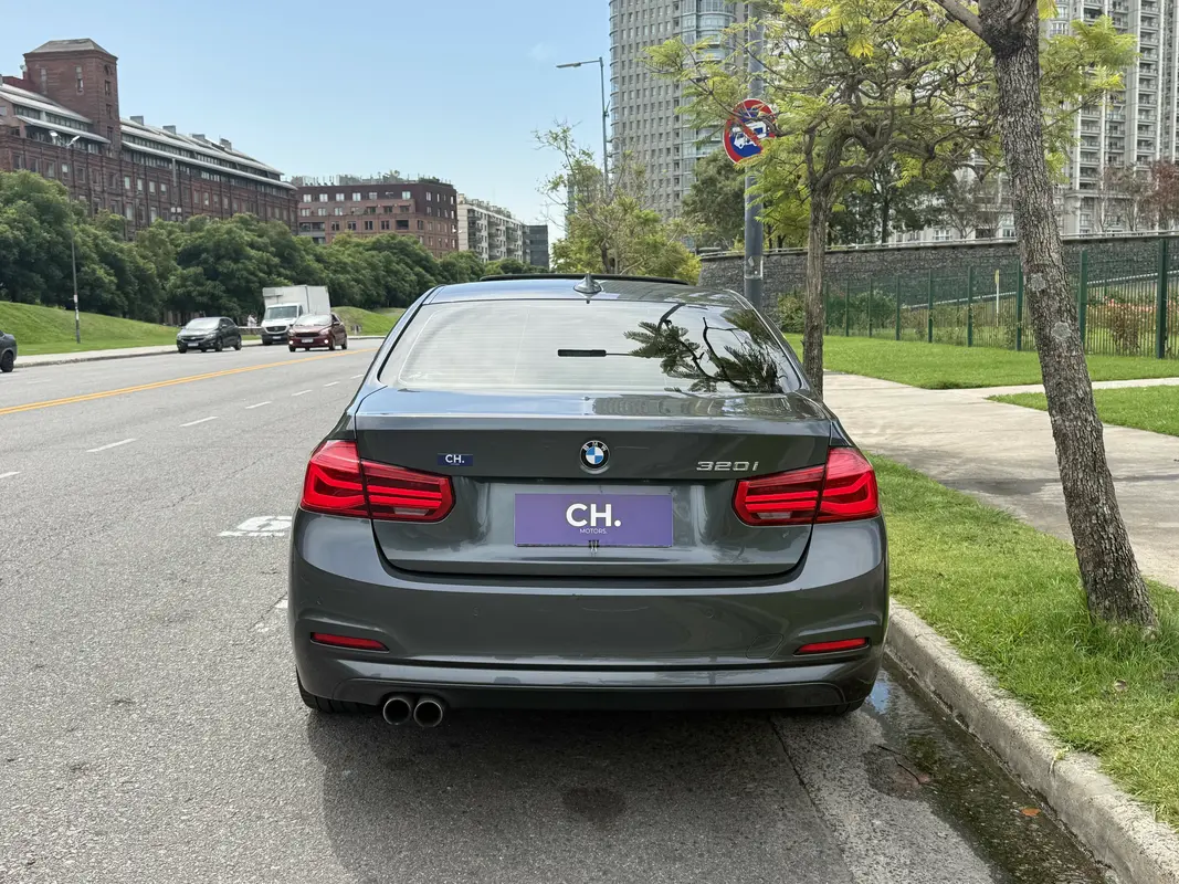 Mira esta publicación de BMW Serie 3 2016 en Motordil