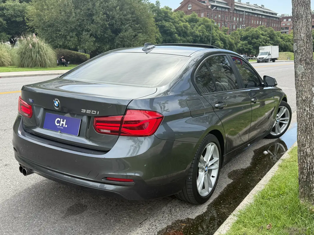 Mira esta publicación de BMW Serie 3 2016 en Motordil