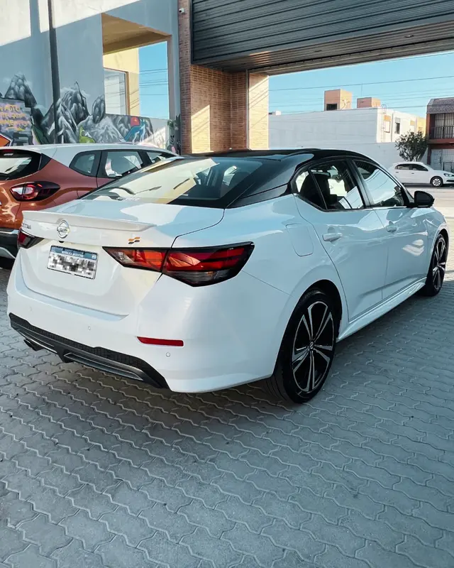 Mira esta publicación de Nissan Sentra 2022 en Motordil
