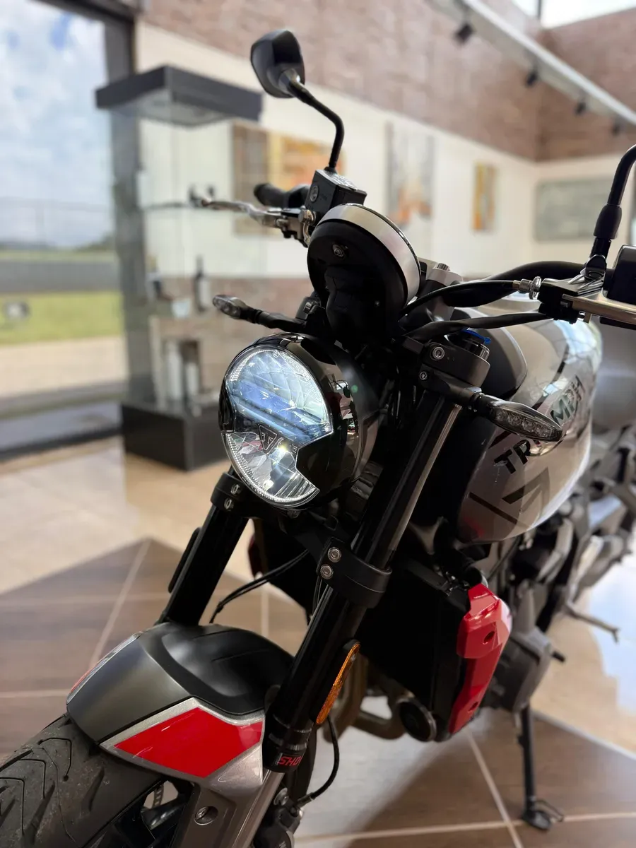 Mira esta publicación de Triumph TRIDENT 660 2023 en Motordil