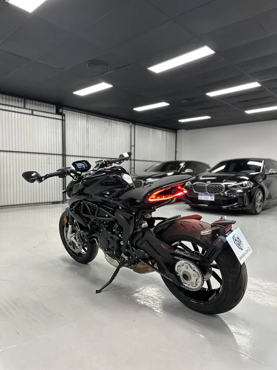 Mira esta publicación de Mv Agusta Dragster R 2023 en Motordil