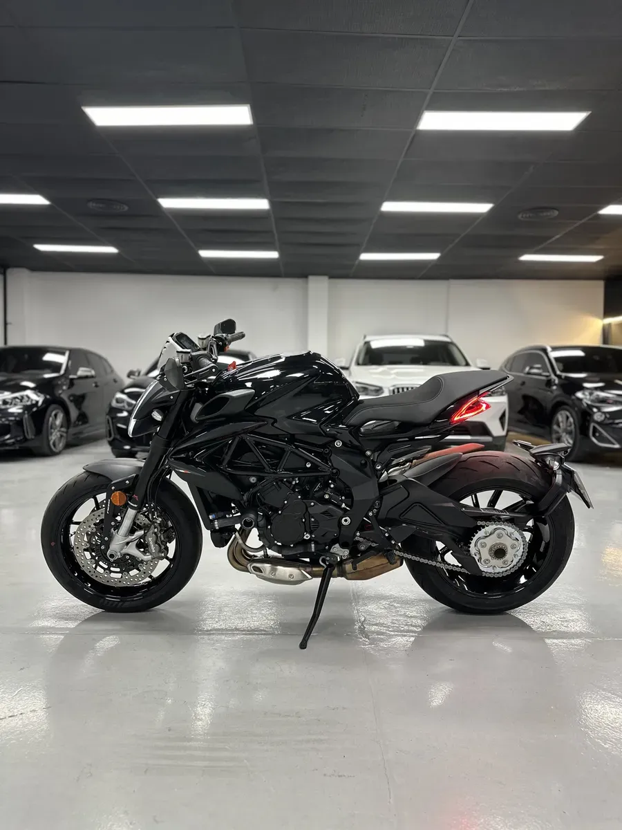 Mira esta publicación de Mv Agusta Dragster R 2023 en Motordil