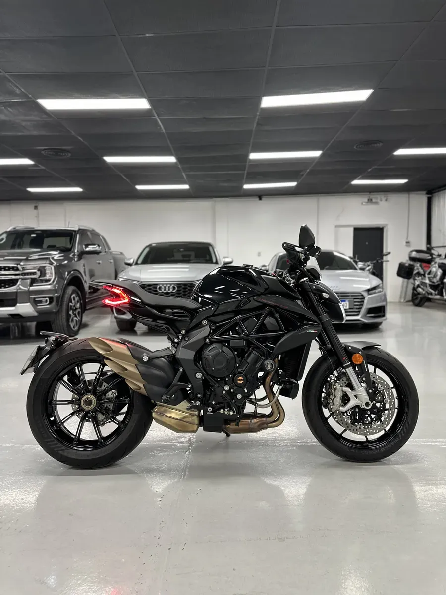 Mira esta publicación de Mv Agusta Dragster R 2023 en Motordil