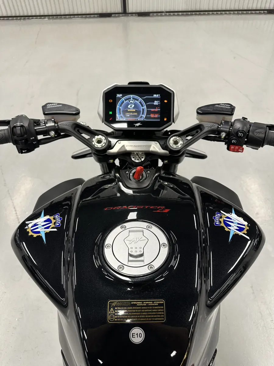 Mira esta publicación de Mv Agusta Dragster R 2023 en Motordil