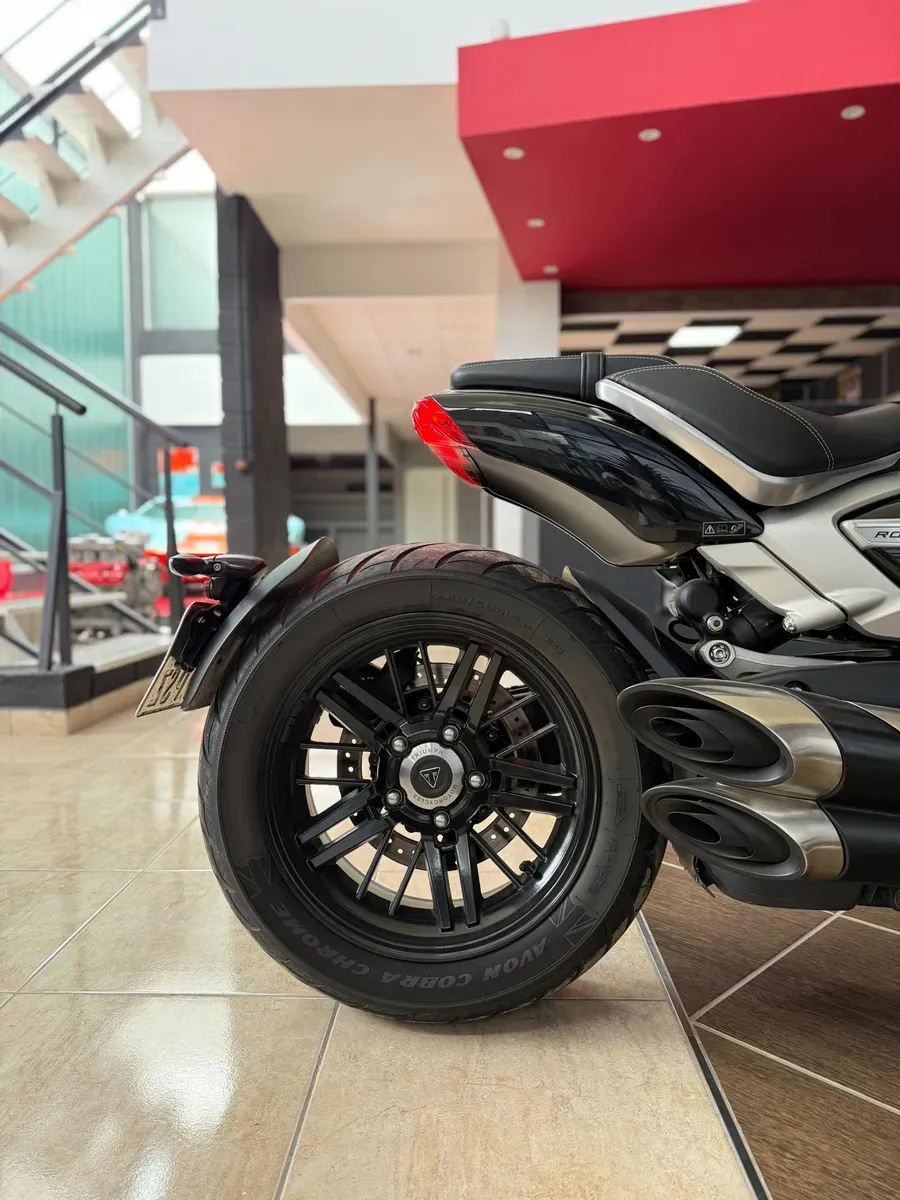 Mira esta publicación de Triumph Rocket 3R 2020 en Motordil