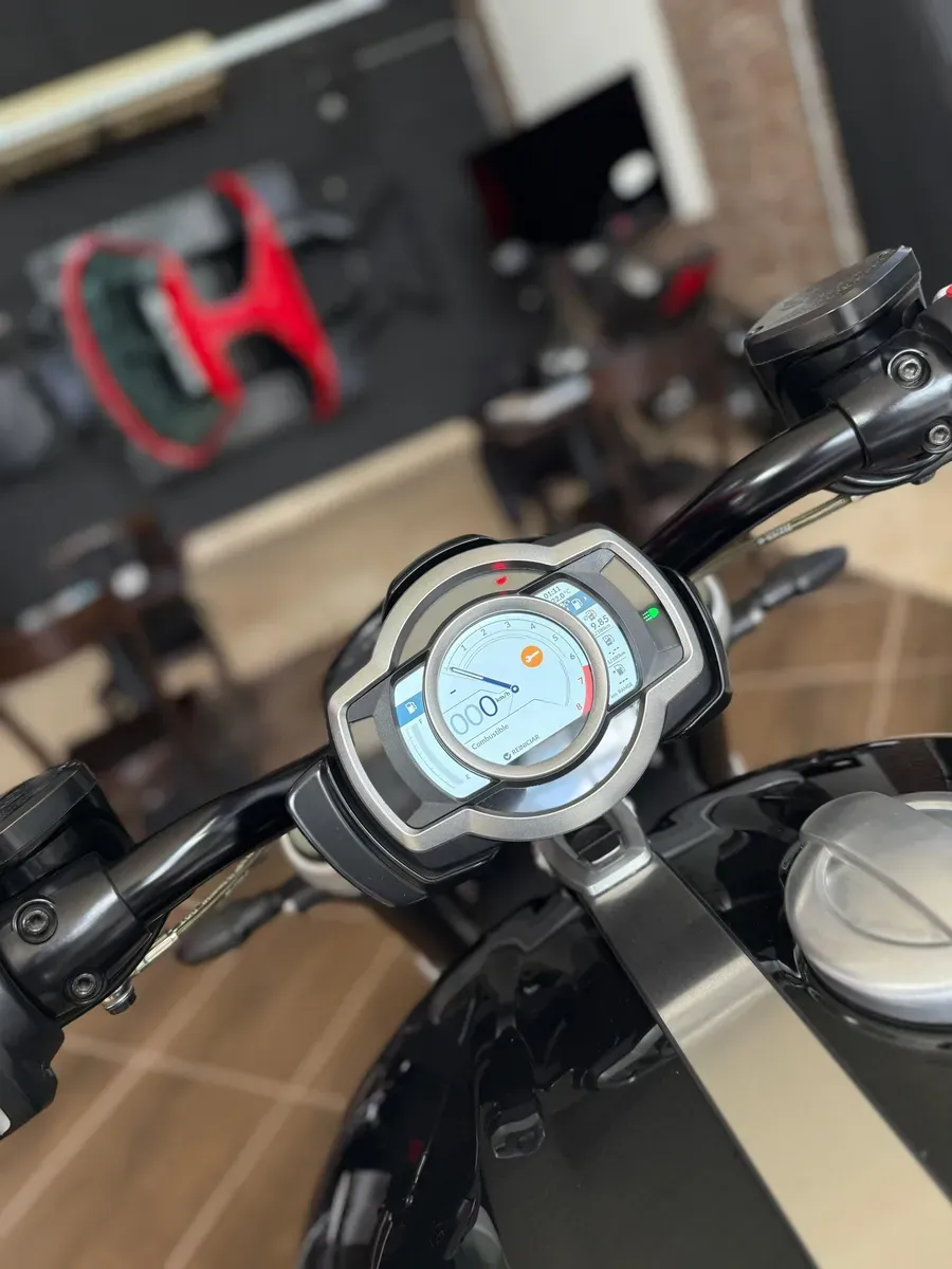 Mirá esta publicación de Triumph Rocket 3R