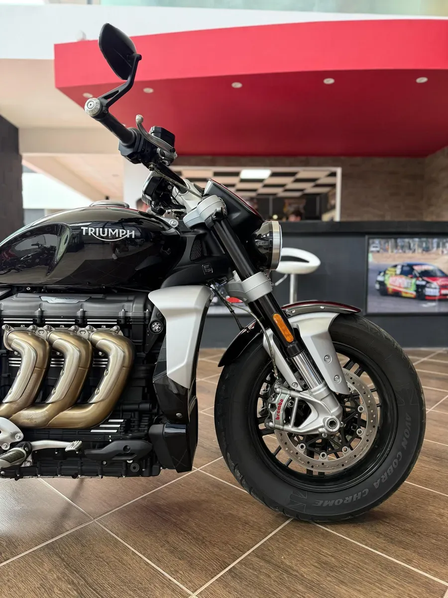 Mira esta publicación de Triumph Rocket 3R 2020 en Motordil