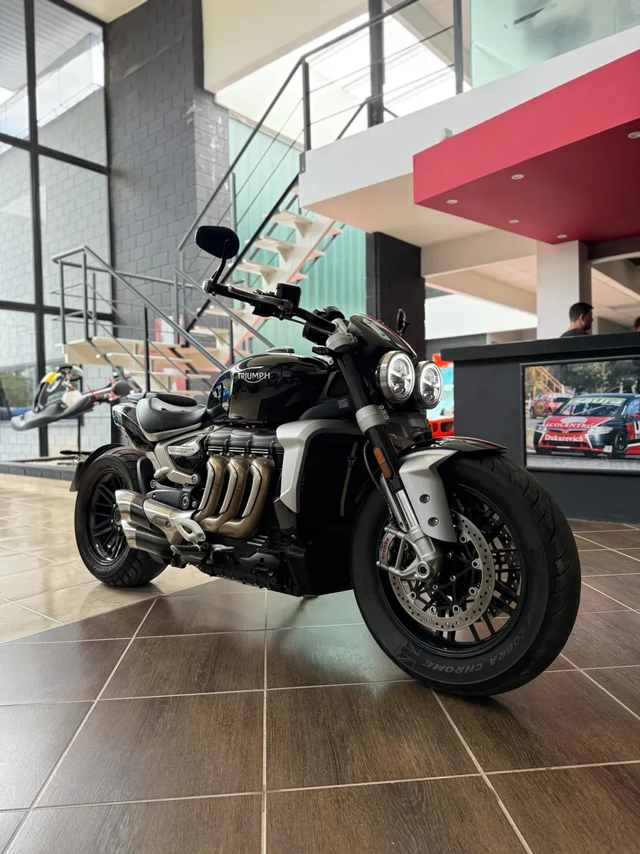Mira esta publicación de Triumph Rocket 3R 2020 en Motordil
