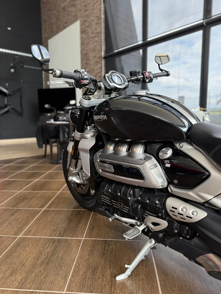 Mira esta publicación de Triumph Rocket 3R 2020 en Motordil