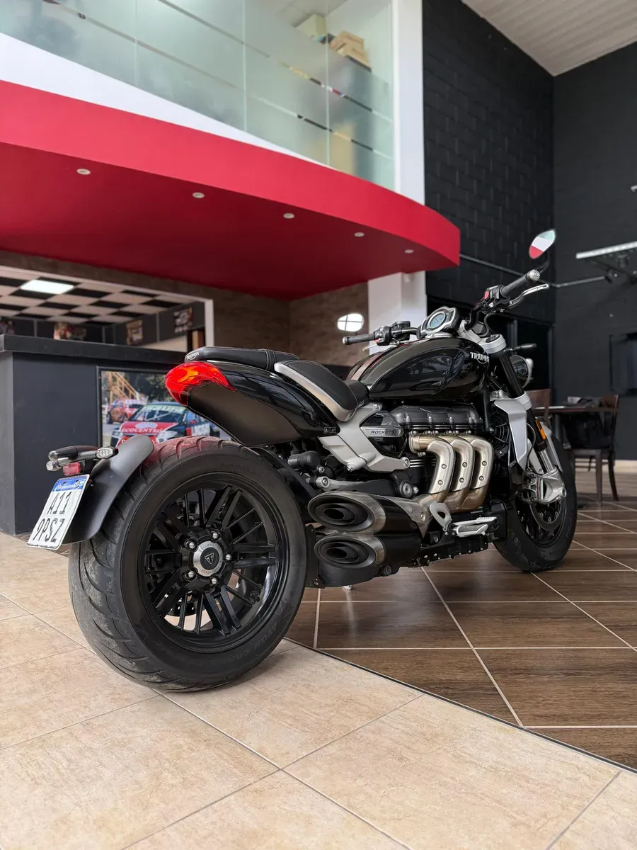 Mira esta publicación de Triumph Rocket 3R 2020 en Motordil