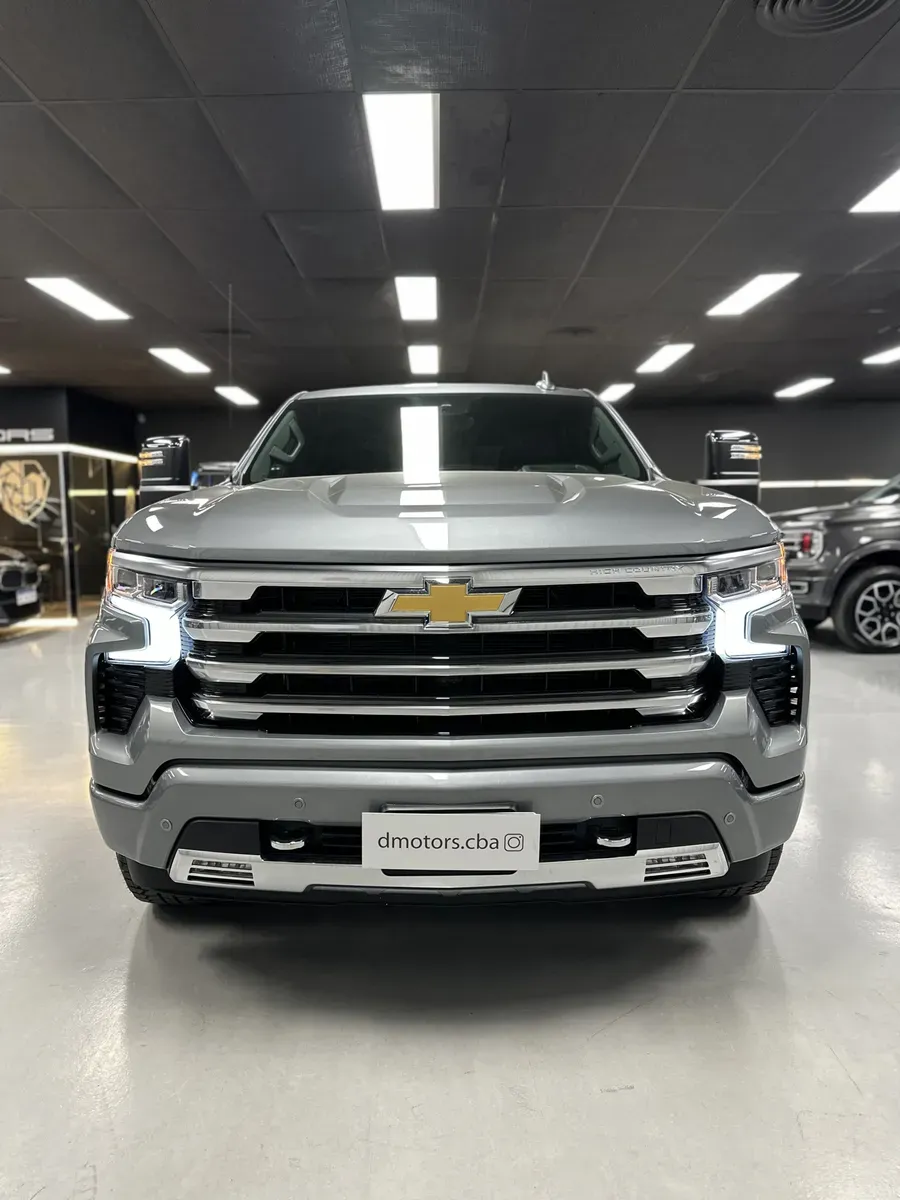 Mira esta publicación de Chevrolet Silverado 2025 en Motordil