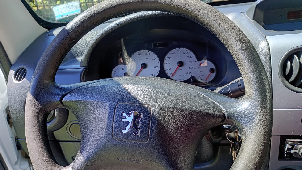 Mira esta publicación de Peugeot Partner 2015 en Motordil