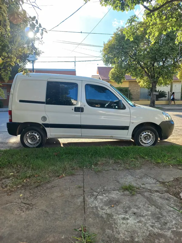 Mira esta publicación de Peugeot Partner 2017 en Motordil