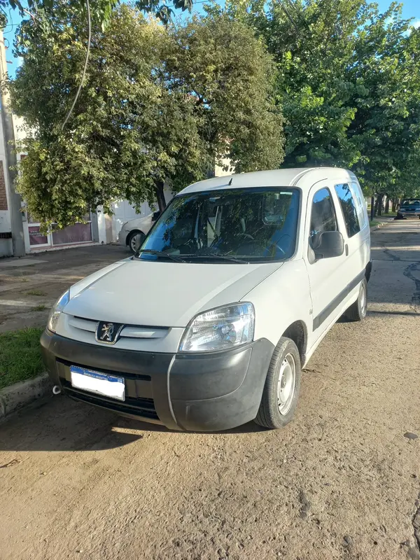 Mira esta publicación de Peugeot Partner 2017 en Motordil