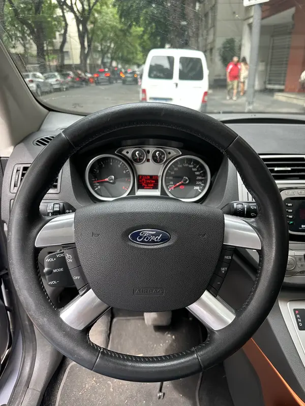 Mira esta publicación de Ford Kuga 2011 en Motordil