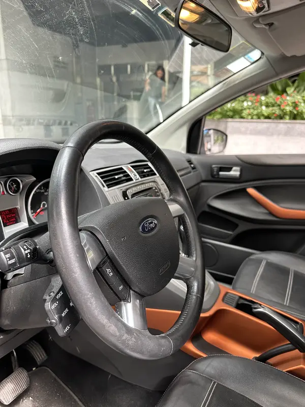 Mira esta publicación de Ford Kuga 2011 en Motordil