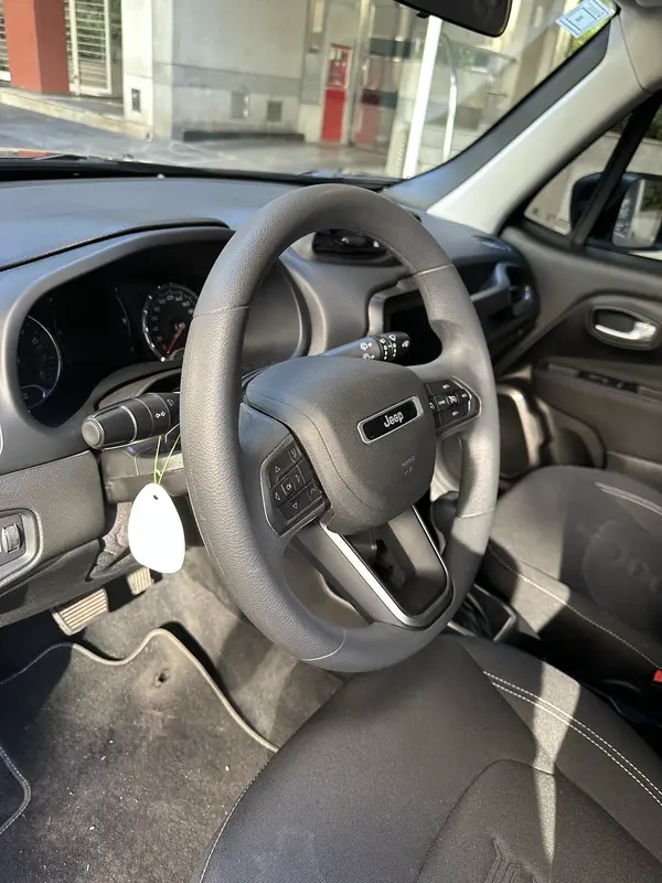 Mira esta publicación de Jeep Renegade 2024 en Motordil