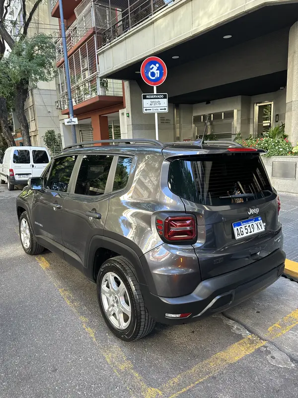 Mira esta publicación de Jeep Renegade 2024 en Motordil