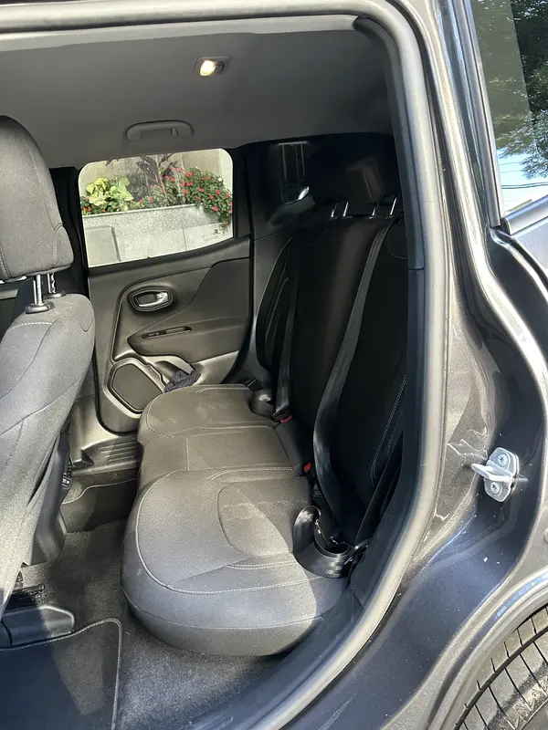 Mira esta publicación de Jeep Renegade 2024 en Motordil