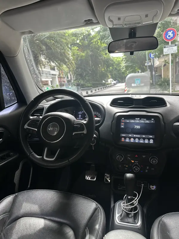 Mira esta publicación de Jeep Renegade 2021 en Motordil