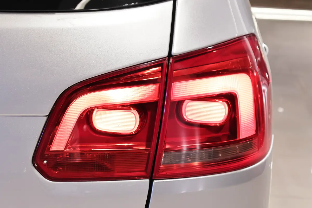 Mira esta publicación de Volkswagen Suran 2010 en Motordil