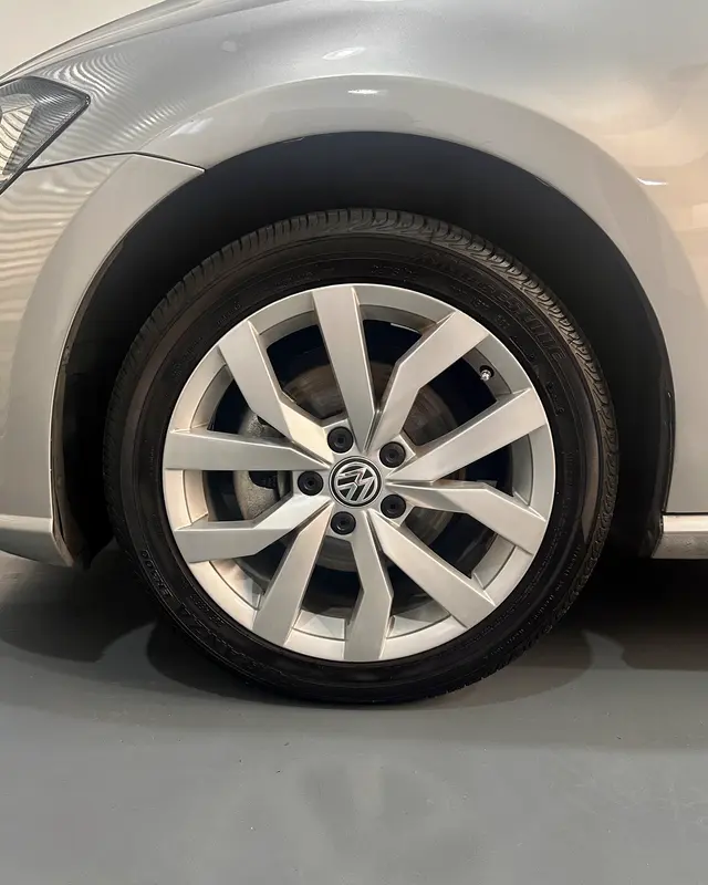 Mira esta publicación de Volkswagen Golf 2018 en Motordil