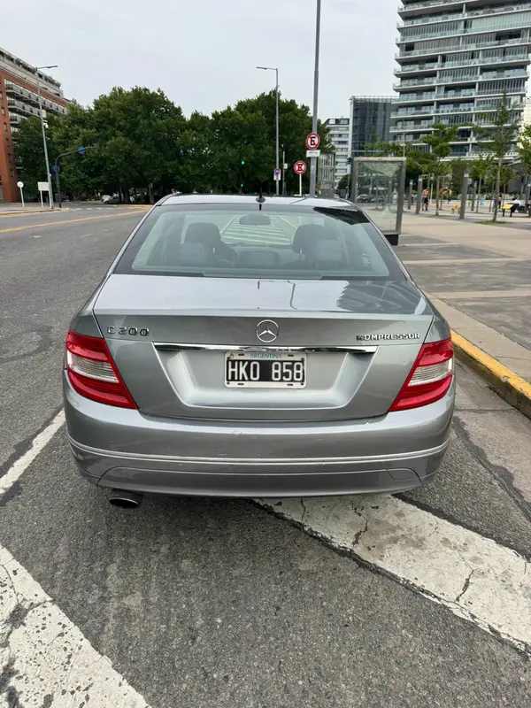 Mira esta publicación de Mercedes Benz Clase C 2008 en Motordil