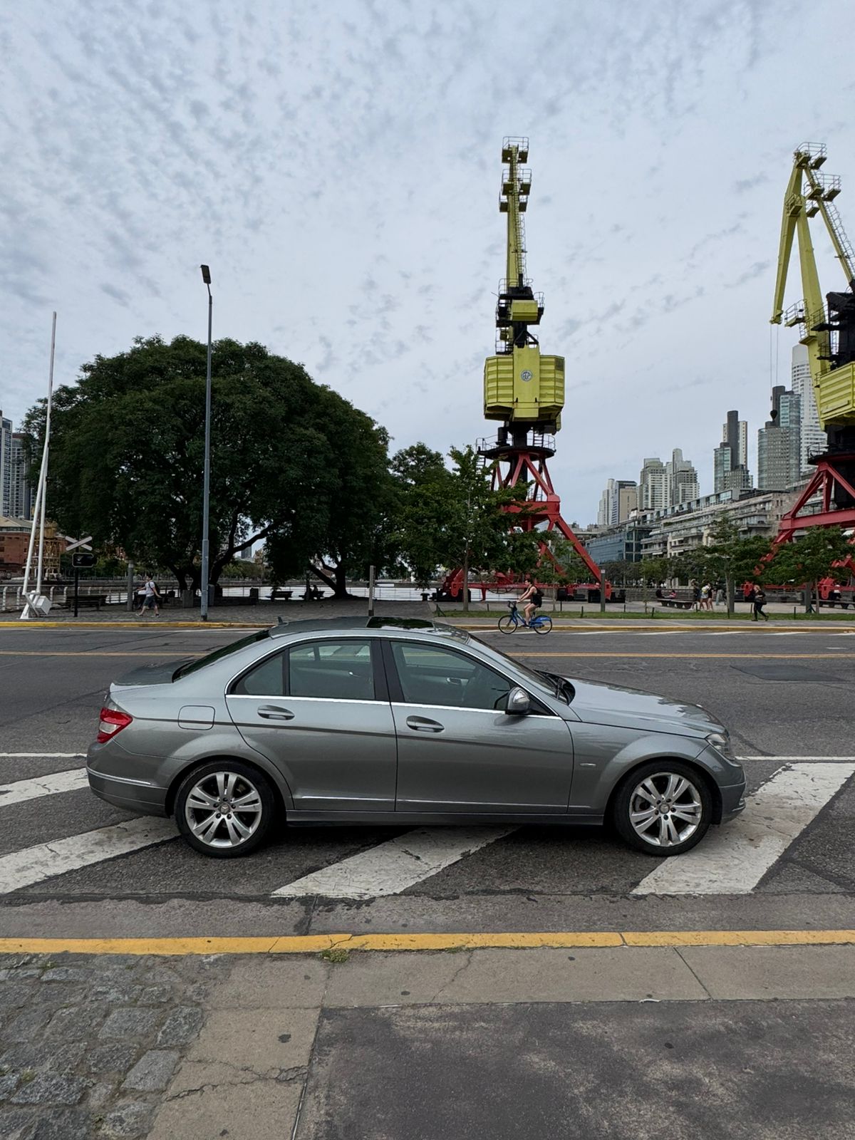 Mira esta publicación de Mercedes Benz Clase C 2008 en Motordil