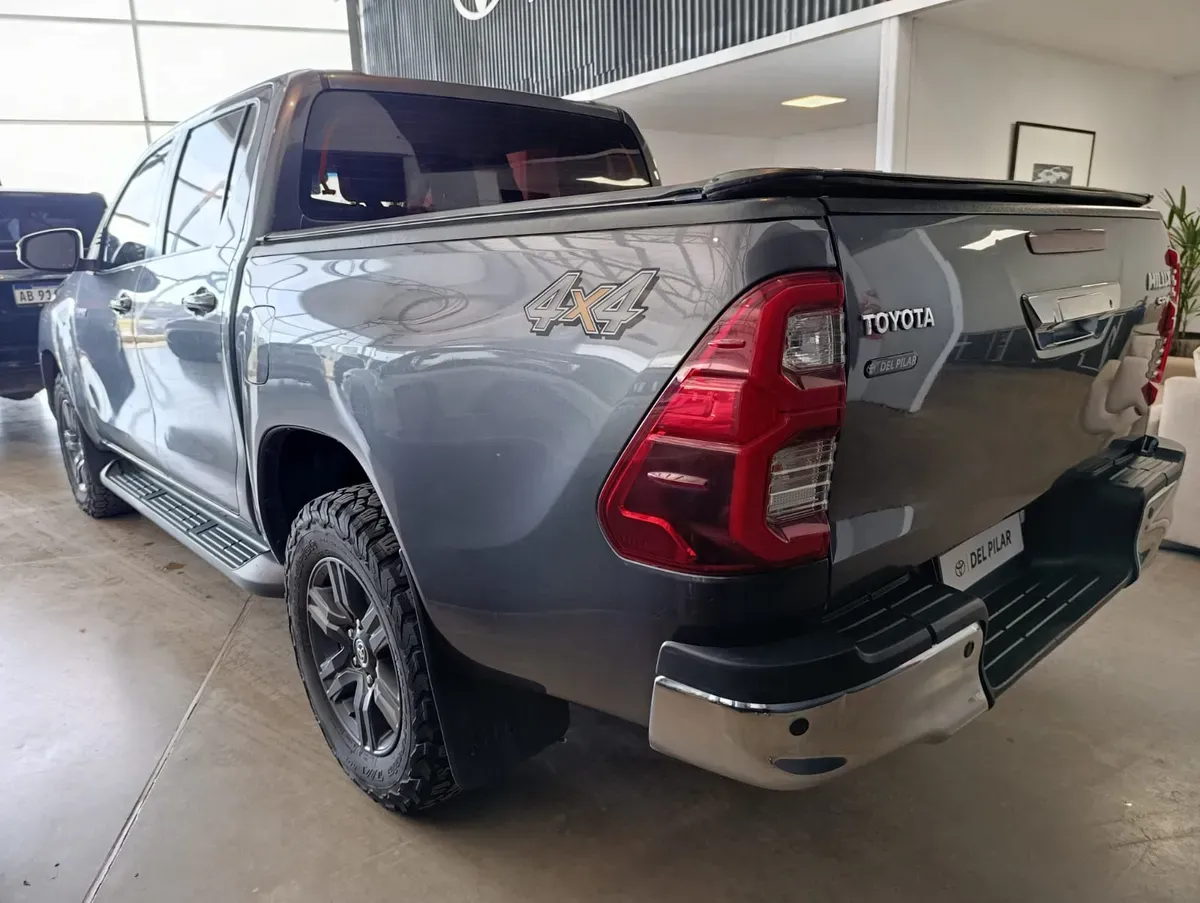Mira esta publicación de Toyota Hilux 2022 en Motordil