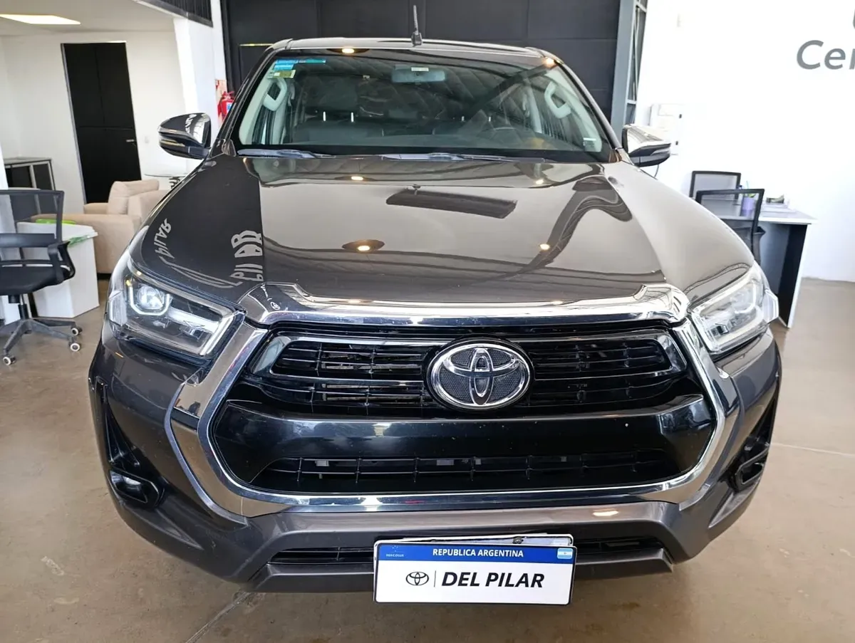 Mira esta publicación de Toyota Hilux 2022 en Motordil
