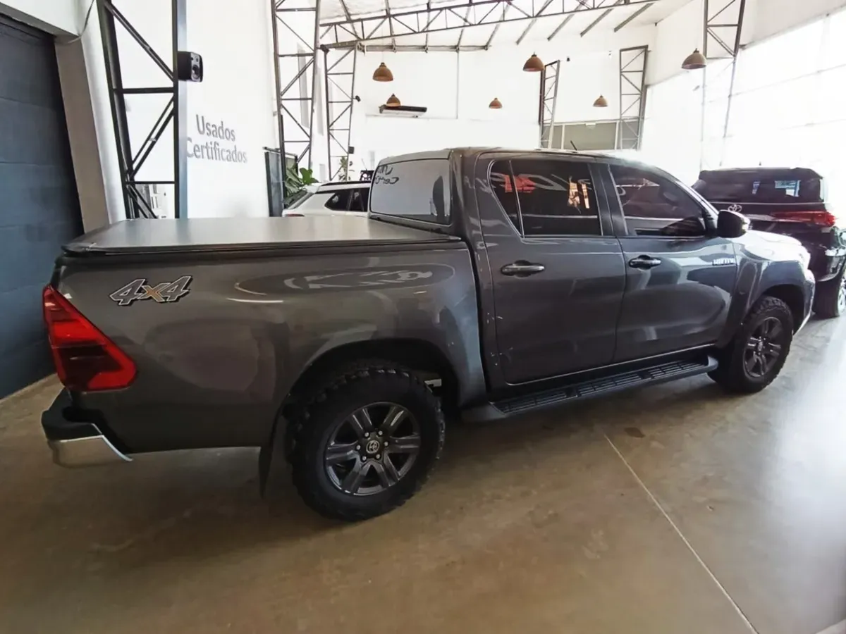 Mira esta publicación de Toyota Hilux 2022 en Motordil