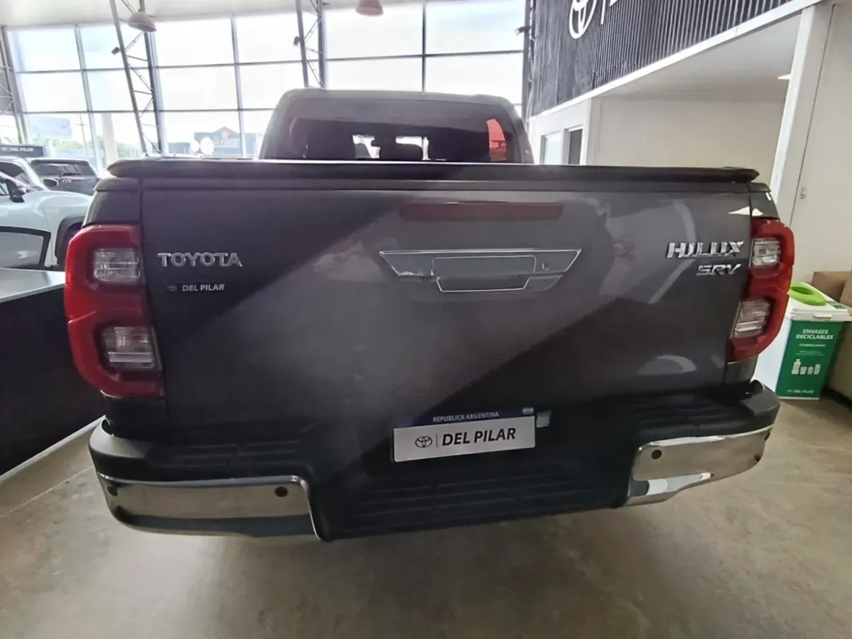 Mira esta publicación de Toyota Hilux 2022 en Motordil