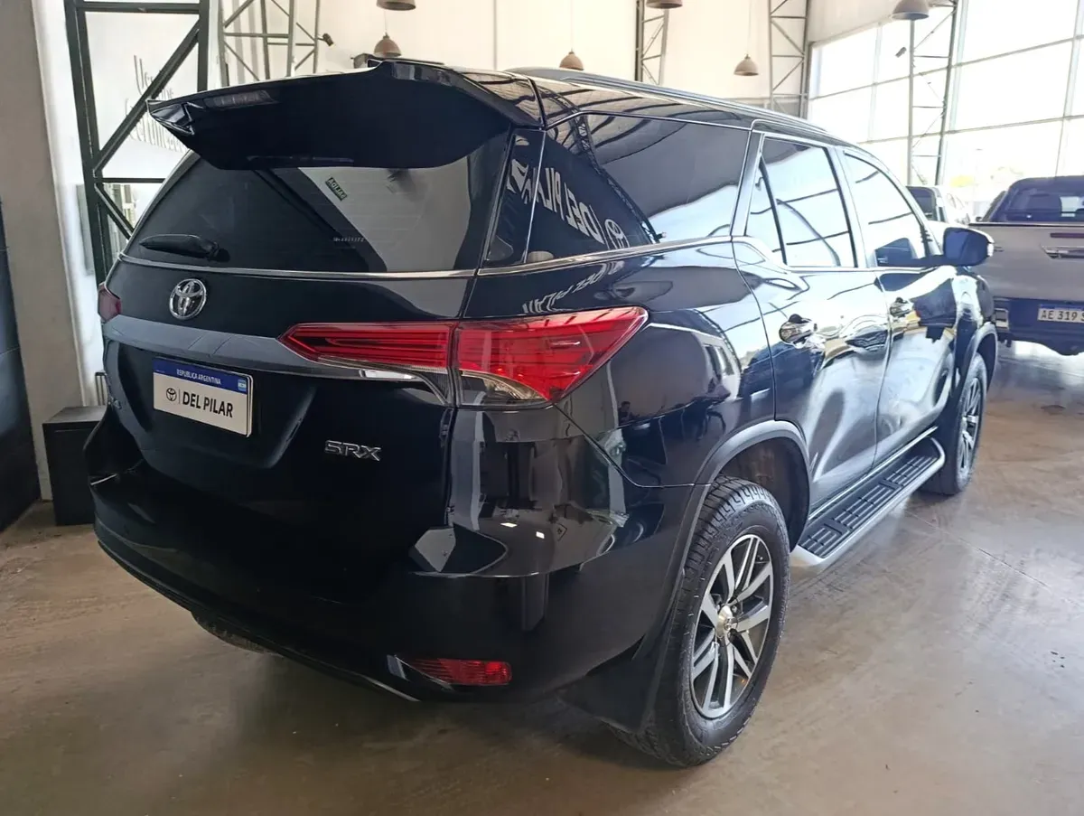 Mira esta publicación de Toyota SW4 2017 en Motordil