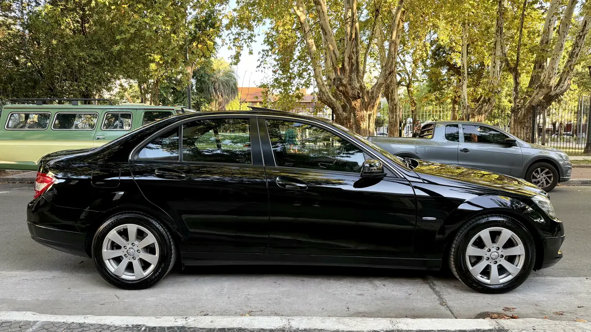 Mira esta publicación de Mercedes Benz Clase C 2011 en Motordil